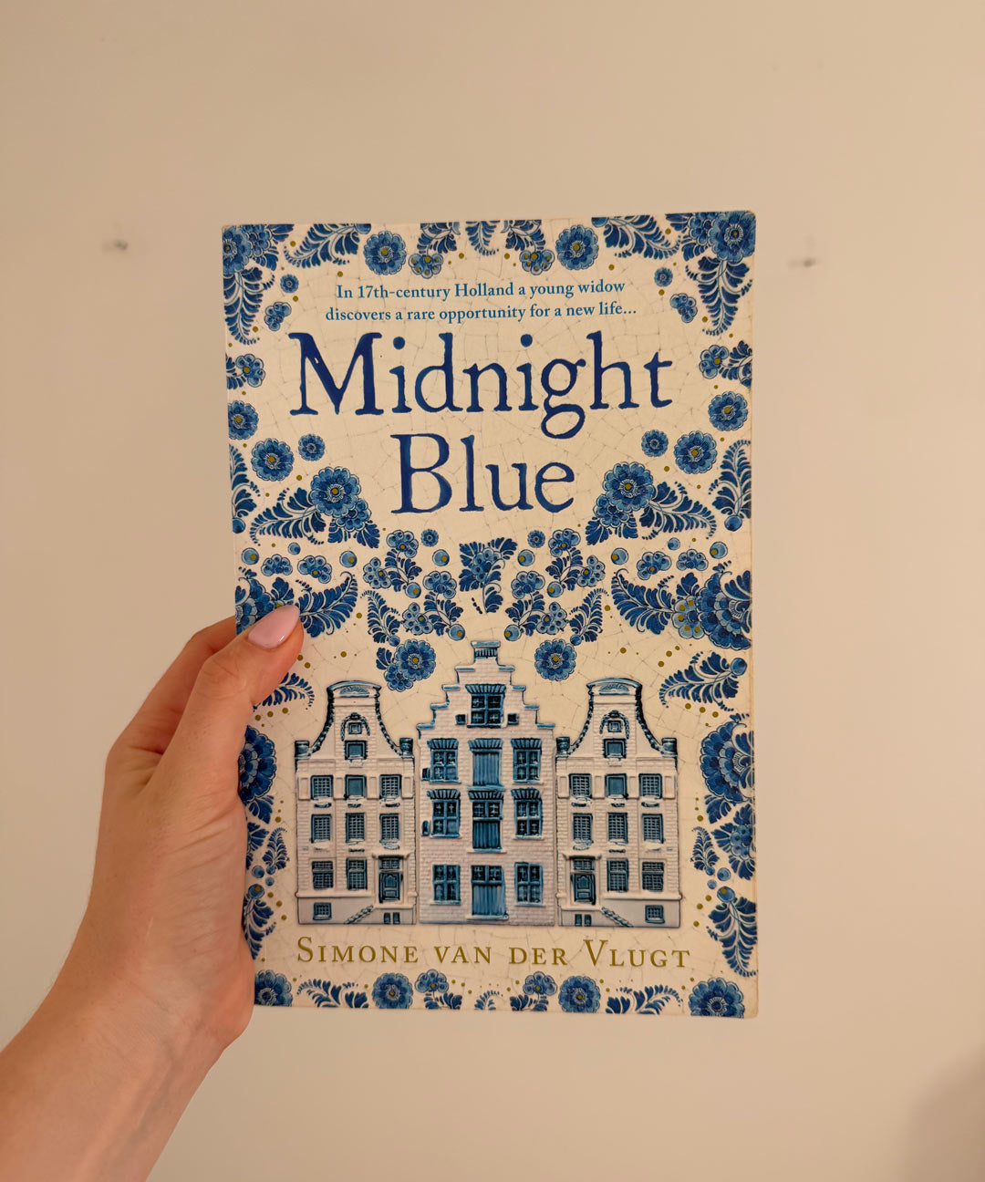 Loved-by-Lilli-Second-Hand-Books-Midnight-Blue-by-Simone-van-der-Vlugt-1.jpg