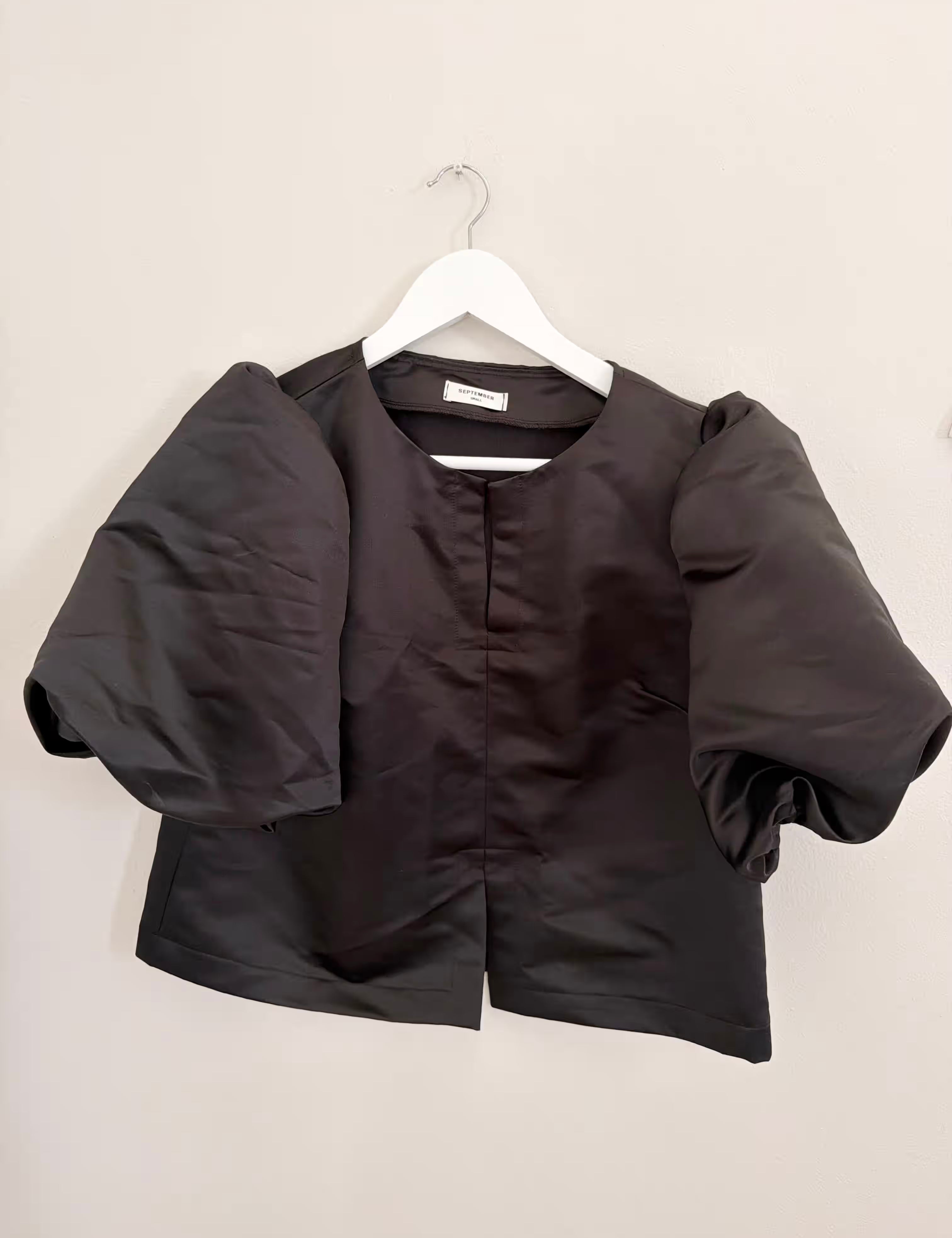 Loved-by-Lilli-Second-Hand-Womens-Blouses-Tops-Black-Small-Local-brand-1_e2c1c737-f63a-4a1c-84ab-2b844b45ccad.avif