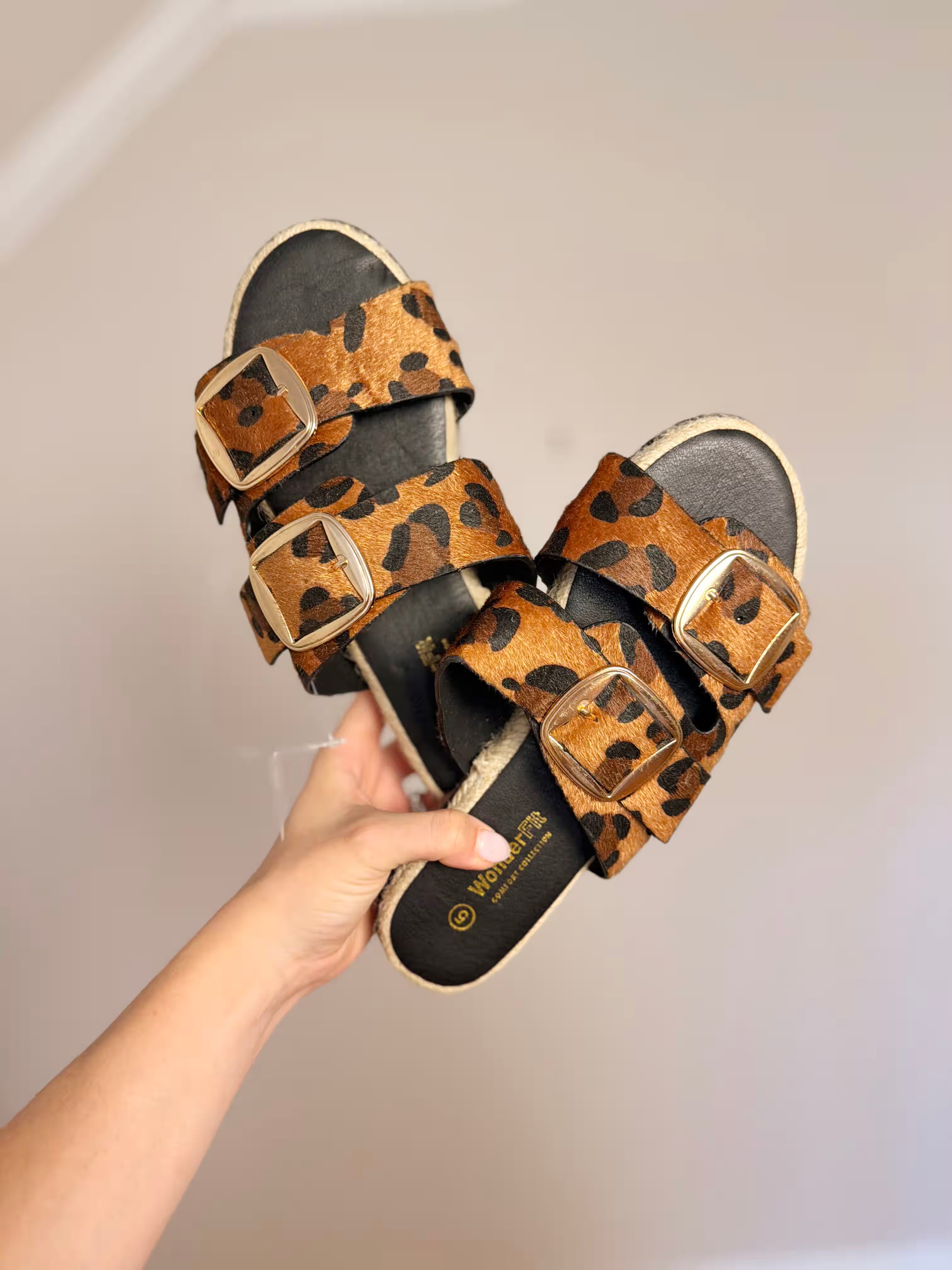 Size 5 / EU38 / 5 Leopard Print Flats from Miladys
