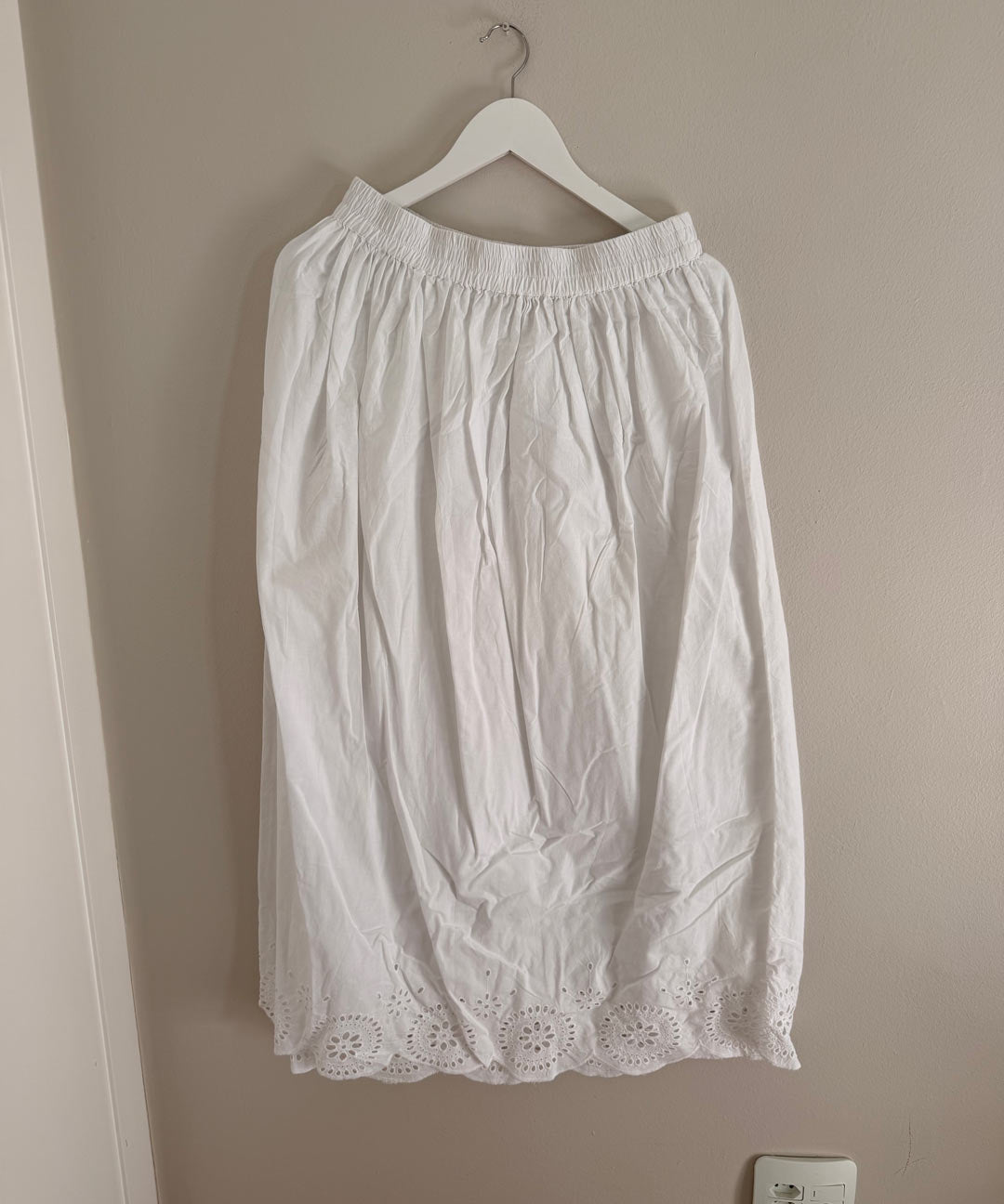 Loved-by-Lilli-Second-Hand-Womens-Skirts-Bottoms-White-Medium-Mr-Price--1.jpg