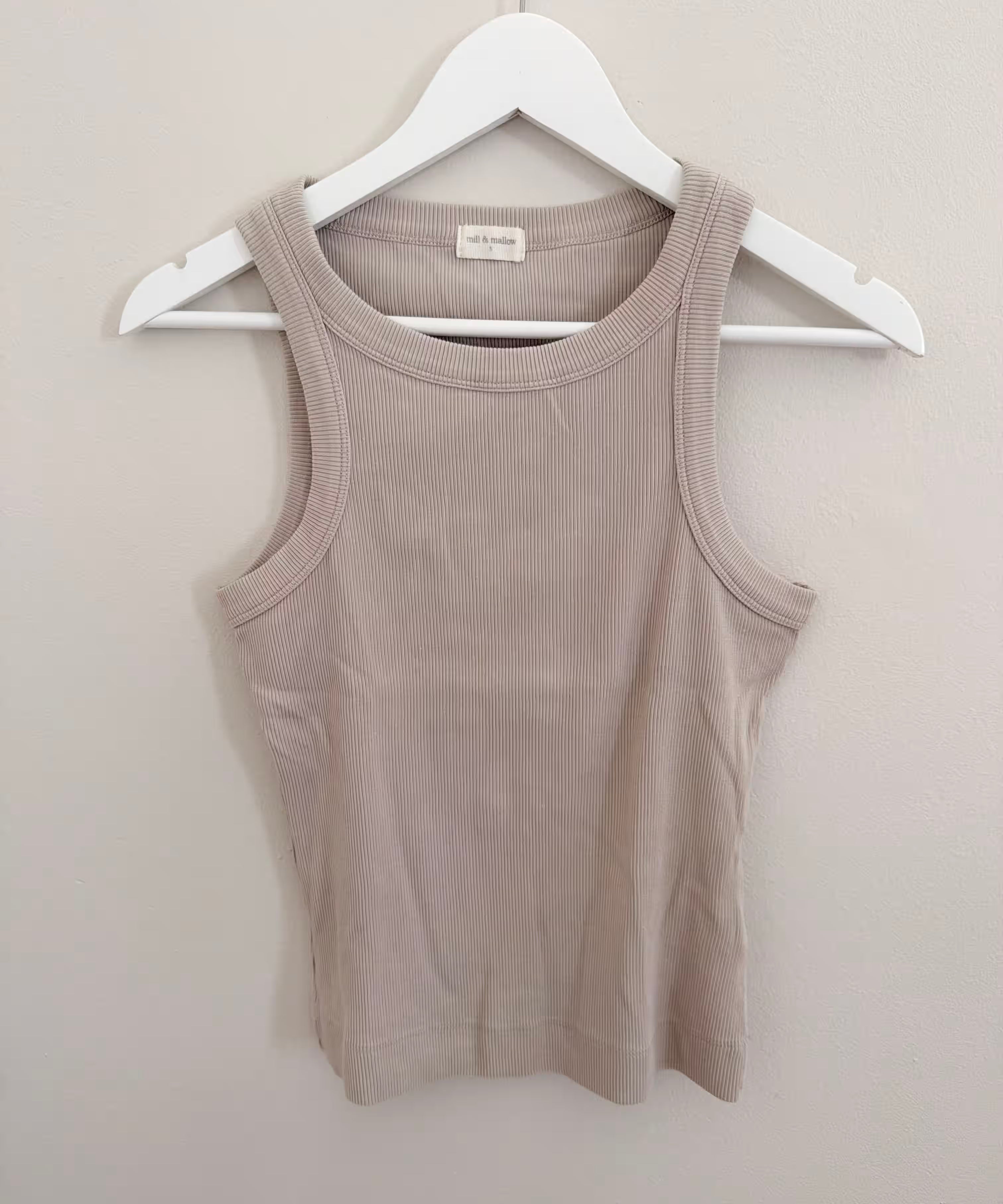 Loved-by-Lilli-Second-Hand-Womens-T-shirts-Vests-Camis-Tops-Neutrals-Small-Local-brand-1_81188260-08dd-4d57-912e-4d42bd7c255f.avif
