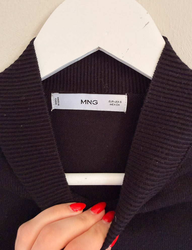 Small-Black-Poloneck-from-Mango-2.jpg